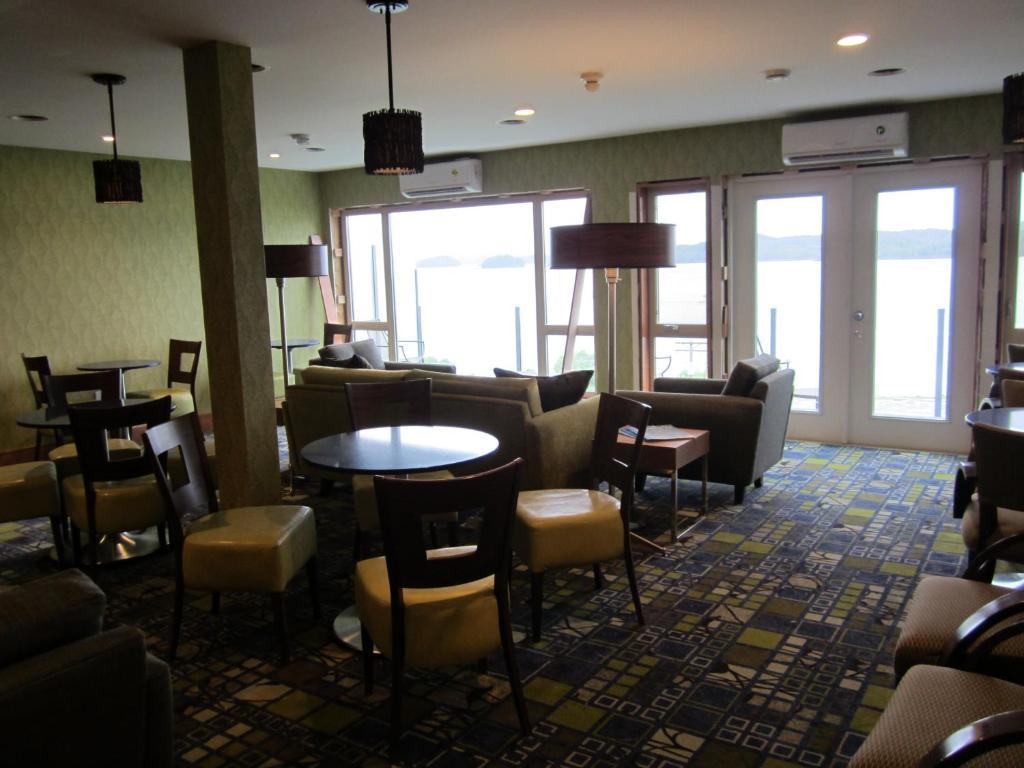 Inn On The Harbour Prince Rupert Exteriér fotografie